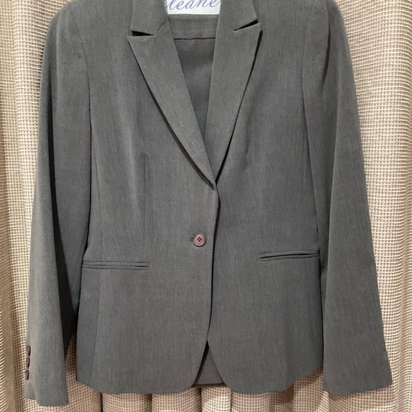 Jones & Co. Charcoal Gray Pencil Skirt Suit, Size 6 - Picture 3 of 13